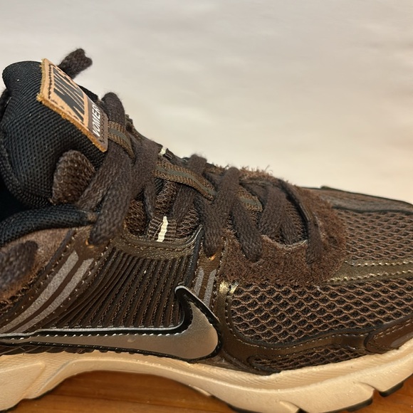 Women’s Nike Shoe Vomero 5 - Picture 7 of 7